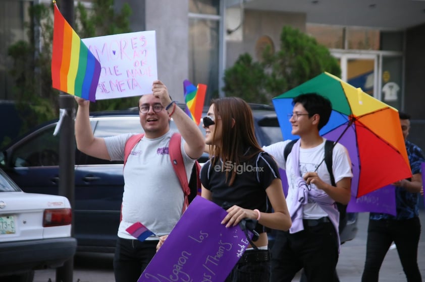 Por primera vez, marchan en silencio contra homofobia en Laguna de Durango