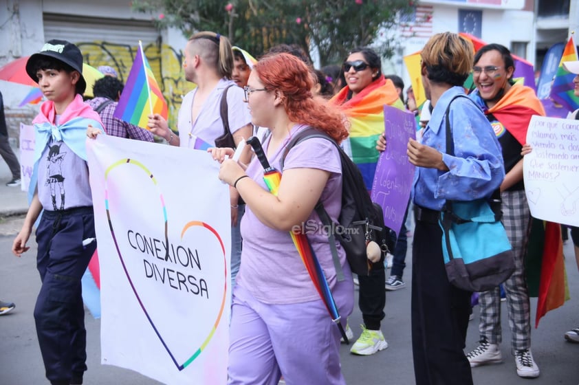 Por primera vez, marchan en silencio contra homofobia en Laguna de Durango