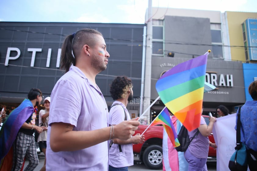 Por primera vez, marchan en silencio contra homofobia en Laguna de Durango