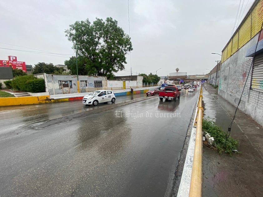 Desnivel de la calle Urrea, en Gómez Palacio.