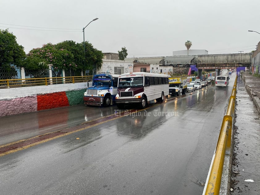 Desnivel de la calle Urrea, en Gómez Palacio.