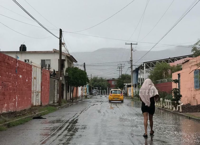 Las lluvias en Torreón dejaron encharcamientos.