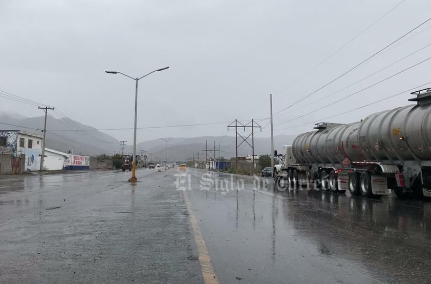 Las lluvias en Torreón dejaron encharcamientos.