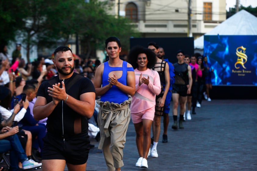 Celebran el Fashion Day LGBTIQ+ en las calles de Guadalajara