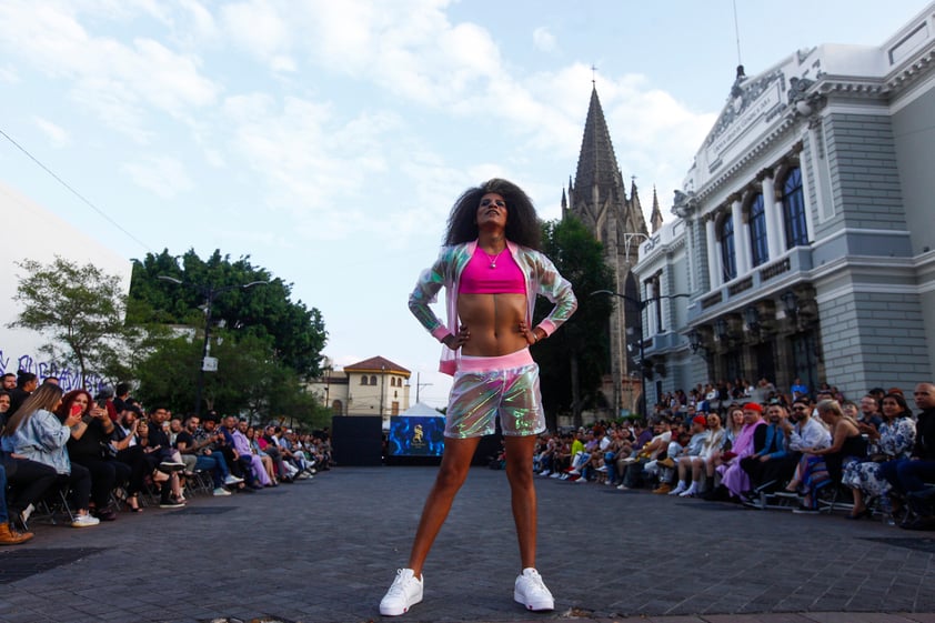 Celebran el Fashion Day LGBTIQ+ en las calles de Guadalajara