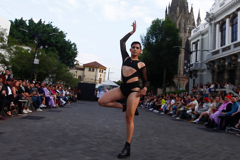 Celebran el Fashion Day LGBTIQ+ en las calles de Guadalajara