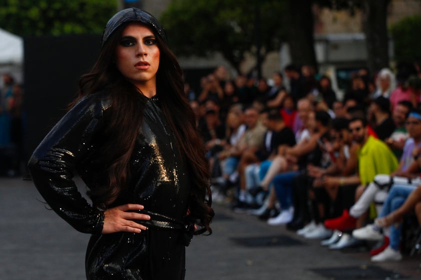 Celebran el Fashion Day LGBTIQ+ en las calles de Guadalajara