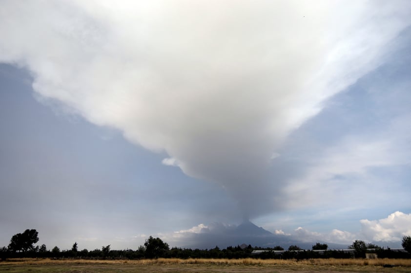 Actividad volcánica y ceniza del Popocatépetl en Puebla