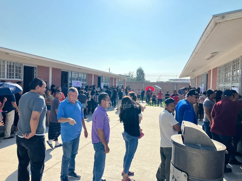 Este domingo 4 de junio, inició el proceso electoral con una copiosa participación ciudadana en las casillas electorales que se instalaron en distintos puntos de Torreón para la renovación de la gubernatura de Coahuila y del Congreso local.