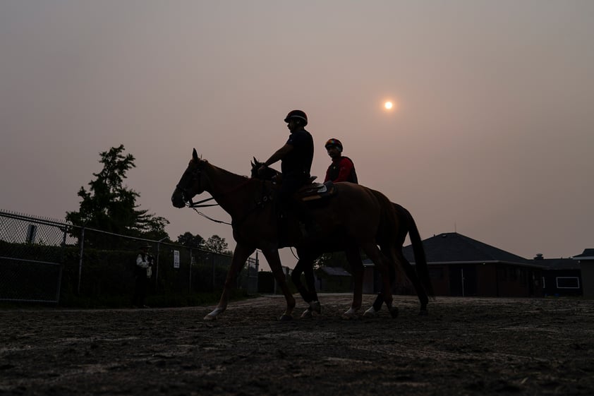 Biden pide a estadounidenses protegerse de humo por incendios forestales en Canadá