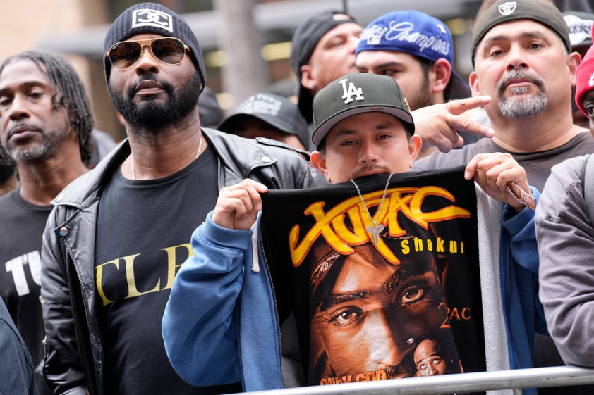 Tupac recibe su estrella en el Paseo de la Fama de Hollywood