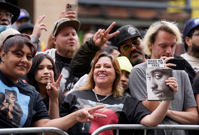 Tupac recibe su estrella en el Paseo de la Fama de Hollywood