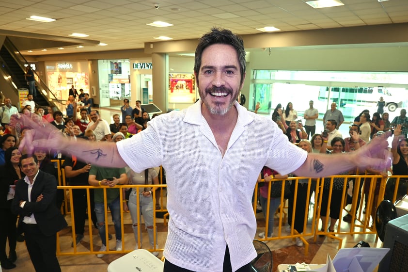 Mauricio Ochmann causa alboroto en plaza lagunera