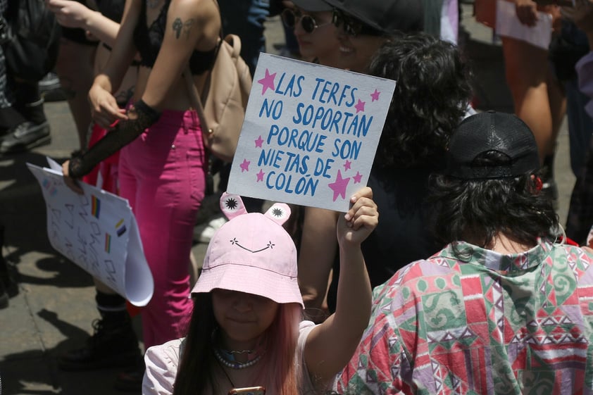 Celebran tercera edición de Marcha Lencha en la CDMX, en defensa de la diversidad