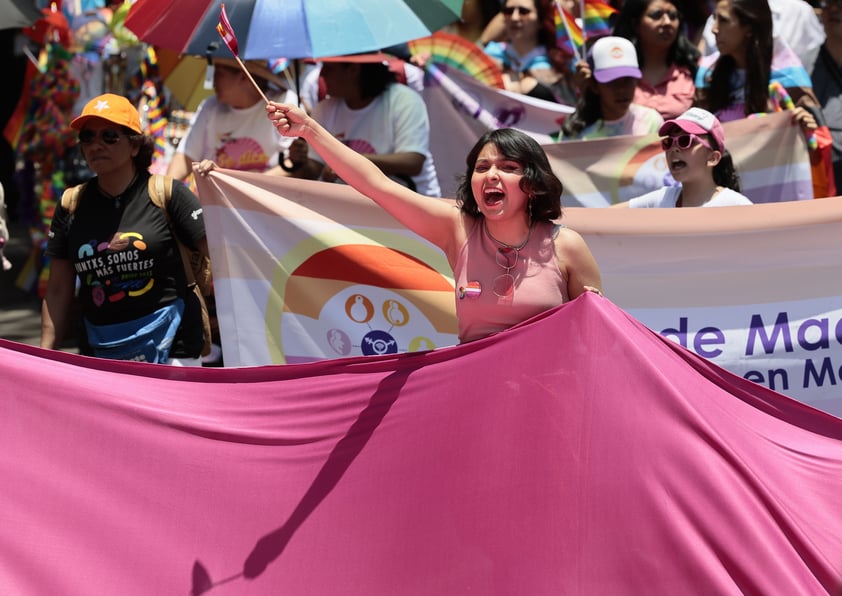 Celebran tercera edición de Marcha Lencha en la CDMX, en defensa de la diversidad