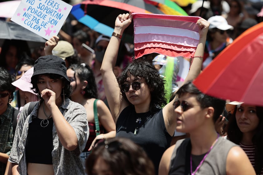 Celebran tercera edición de Marcha Lencha en la CDMX, en defensa de la diversidad