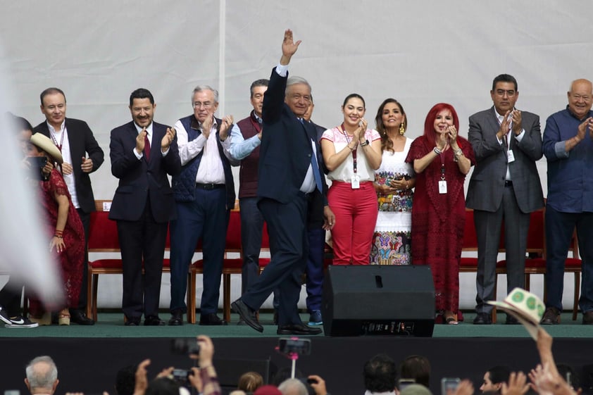 'AMLOfest' en el Zócalo: Celebración ciudadana por el quinto aniversario del triunfo electoral de López Obrador