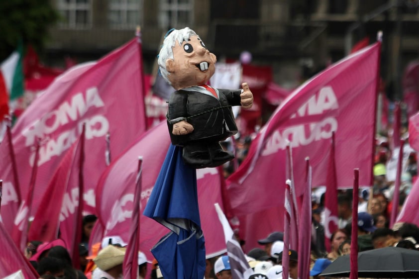 'AMLOfest' en el Zócalo: Celebración ciudadana por el quinto aniversario del triunfo electoral de López Obrador