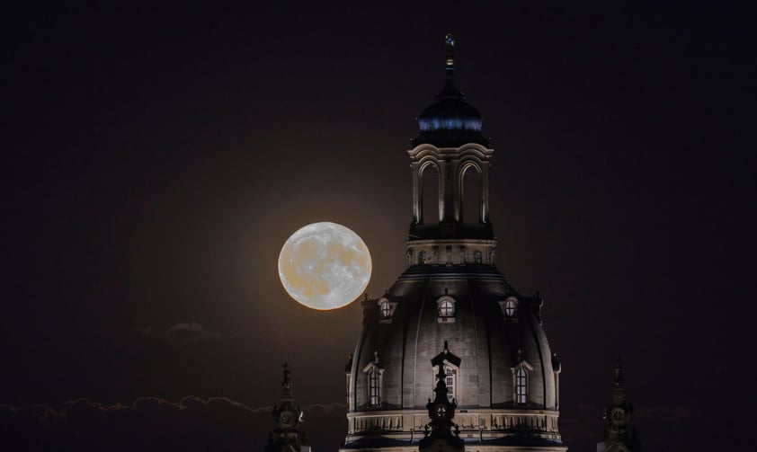 Primera Superluna del año en Atenas y el mundo