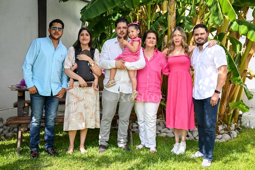 Alejandro, Fernanda, María Emilia, Juan Antonio, Ana Paula, Emma, Emma Sofía y José.