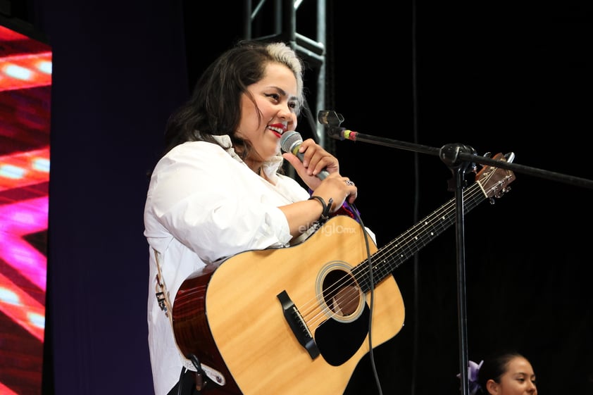 Vivir Quintana enamora a sus paisanos con su presentación en Francisco I. Madero