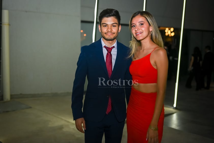 Festejan graduación