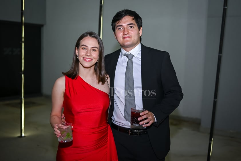 Festejan graduación