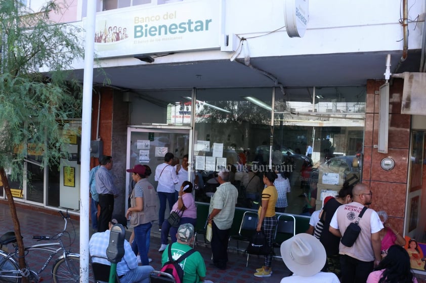 El Banco del Bienestar se ubica en la calle Rodríguez, casi esquina con la avenida Juárez, en el Centro de Torreón.