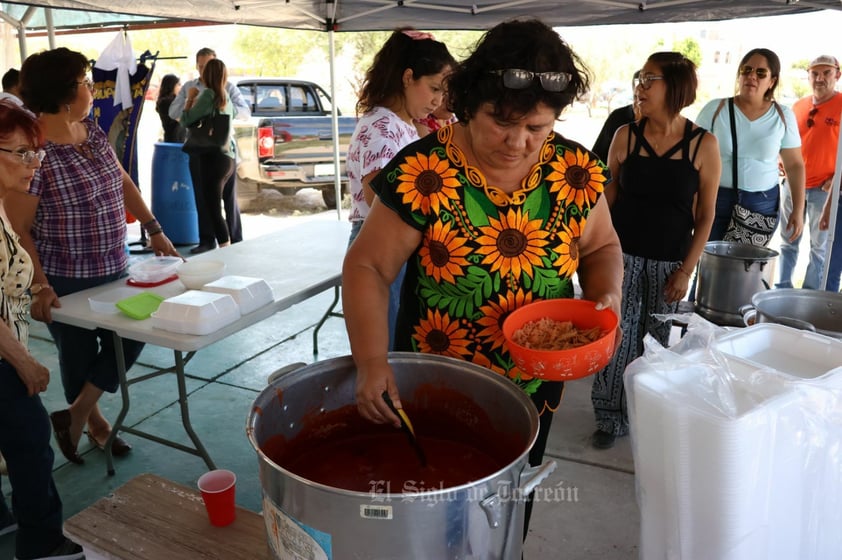 Ofrecen reliquia por San Charbel en Torreón; decenas de laguneros se dan cita