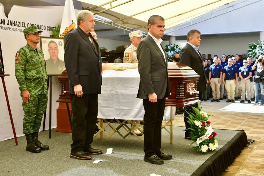 Rinden homenaje póstumo a oficiales caídos en cumplimiento de su deber en Coahuila