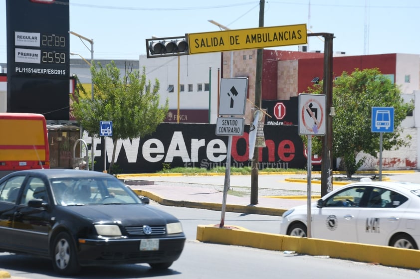 No respetan la entrada de ambulancias. Los vehículos se cruzan continuamente sin respetar las salidas y accesos de las ambulancias sin que ninguna autoridad municipal lo impida, así que muchos conductores también los aprovechan a cualquier hora.