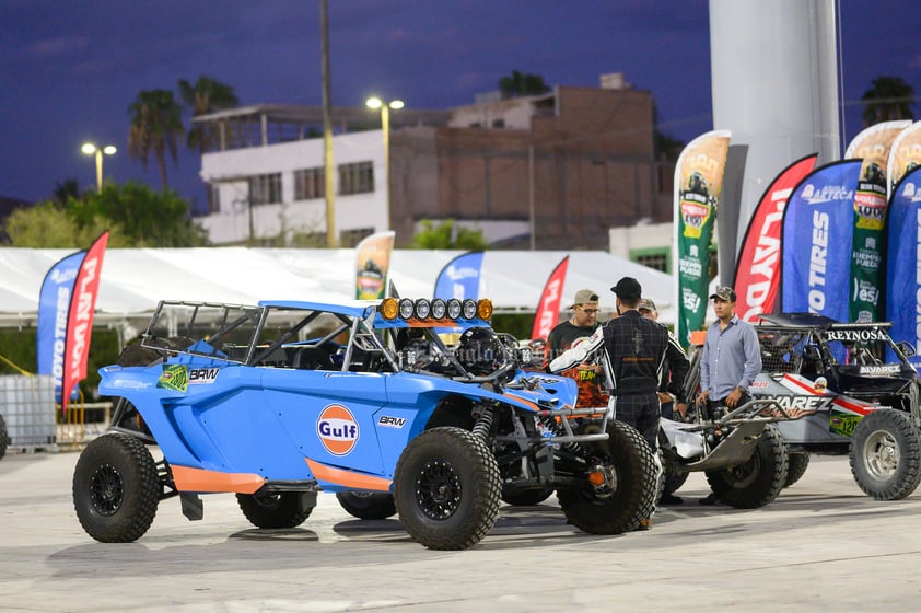 Momentos previos al arranque del Rally Coahuila 1000.