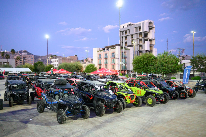 Momentos previos al arranque del Rally Coahuila 1000.