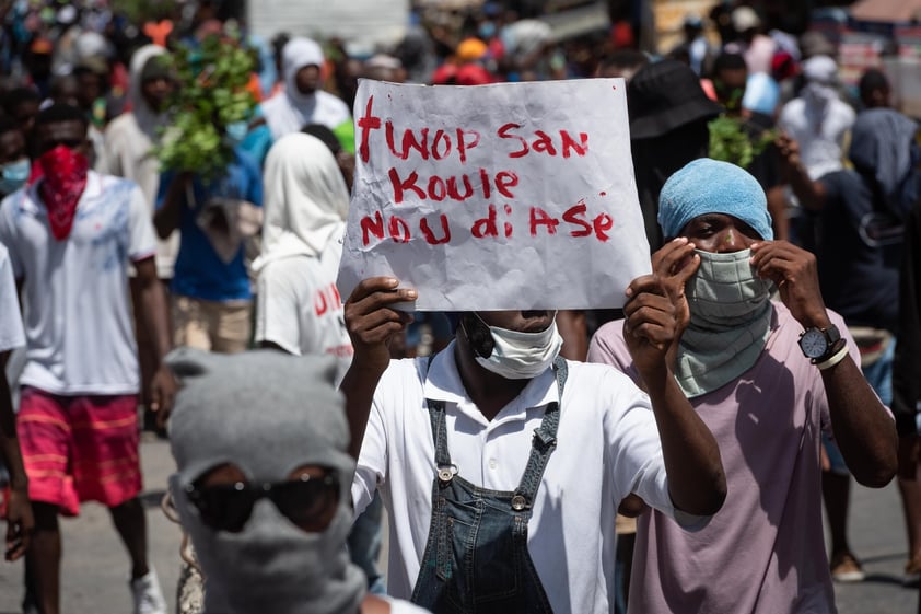 Miles de haitianos protestan en calles de Puerto Príncipe contra inseguridad