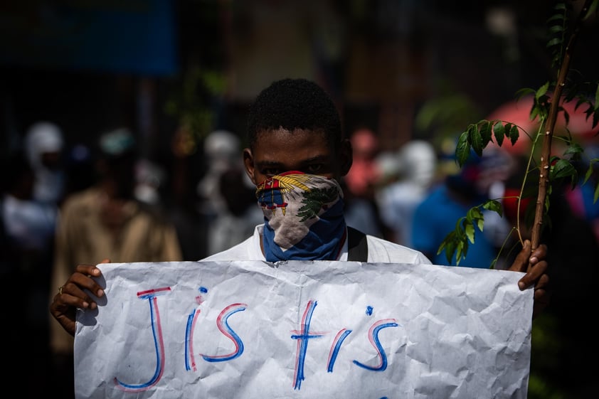 Miles de haitianos protestan en calles de Puerto Príncipe contra inseguridad