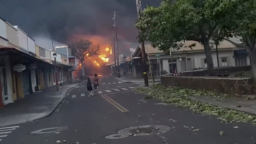 Mueren seis personas por incendios forestales en Hawái