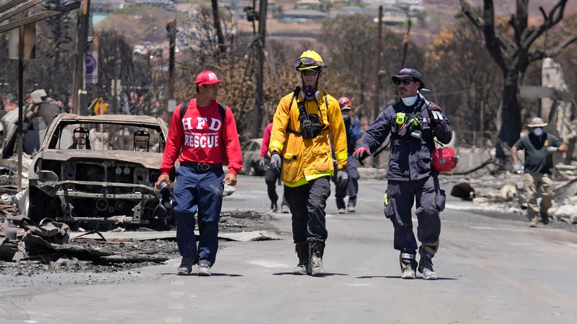 Muertes por incendios en Hawái se acercan al centenar