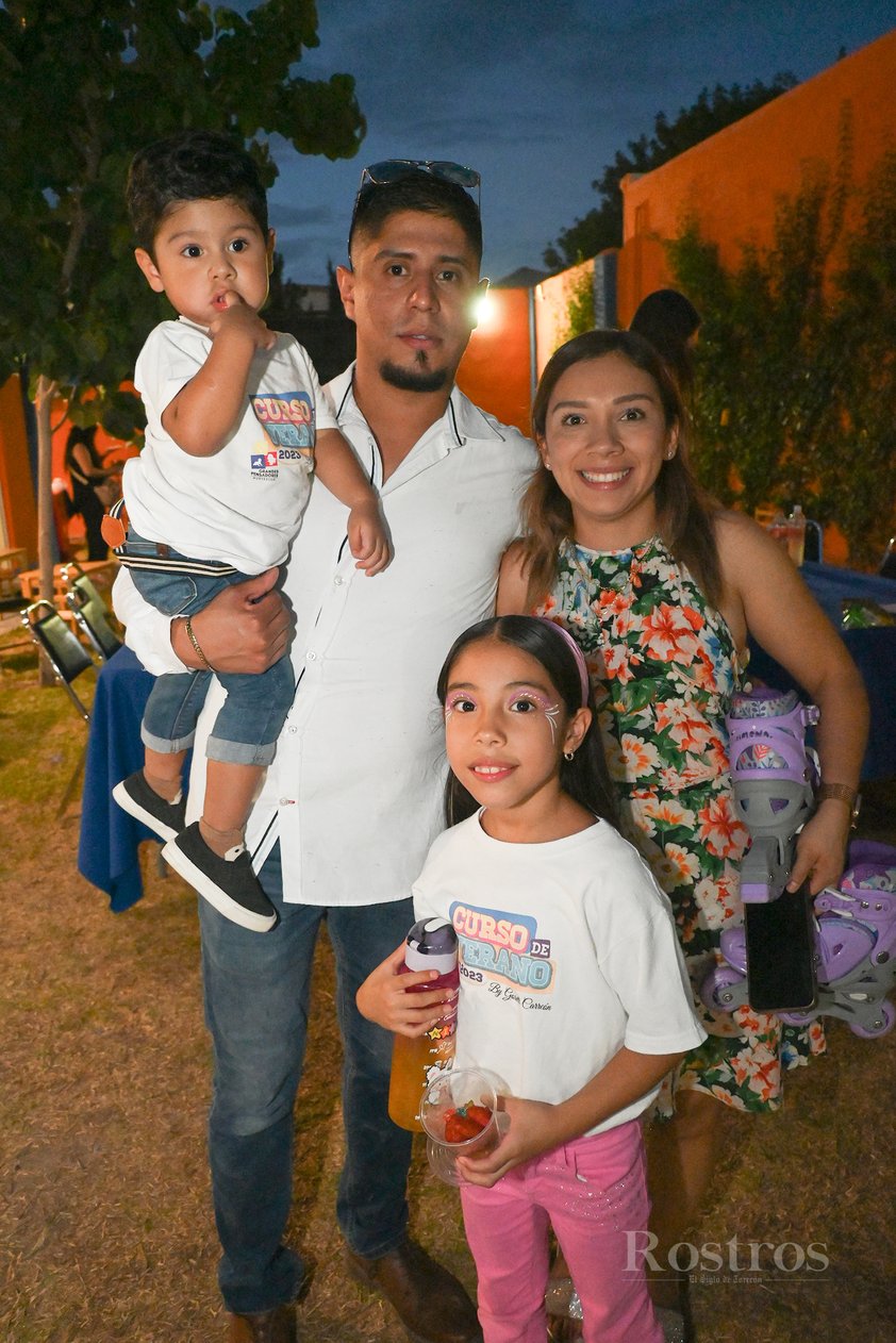 Daniel, Brenda, Ximena y Tadeo.