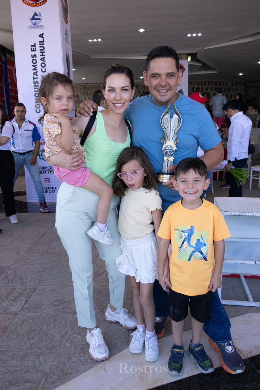 Isabella, Adriana, Rodrigo, Natalia y Rodrigo.