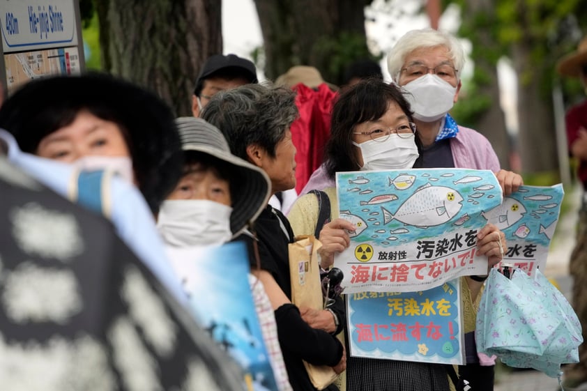 Protestan contra vertido de agua de Fukushima