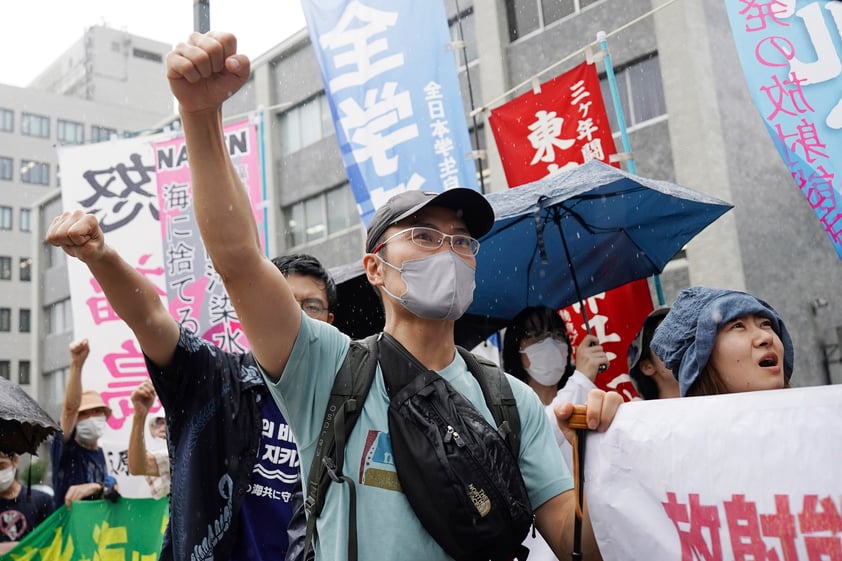 Protestan contra vertido de agua de Fukushima