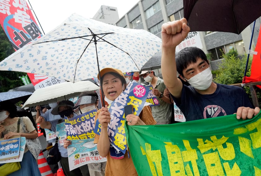 Protestan contra vertido de agua de Fukushima