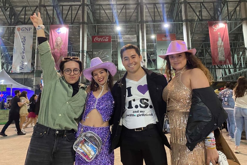 'Swifties' acuden al primer concierto de The Eras Tour en México