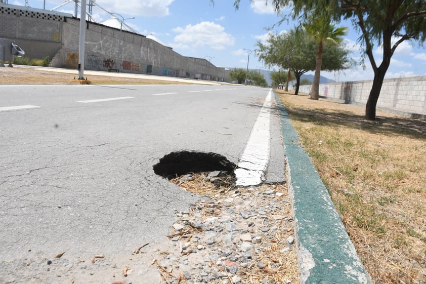 Riesgo.

Este bache representa un riesgo
para ciclistas, automovilistas y
peatones que pasean por el sector.