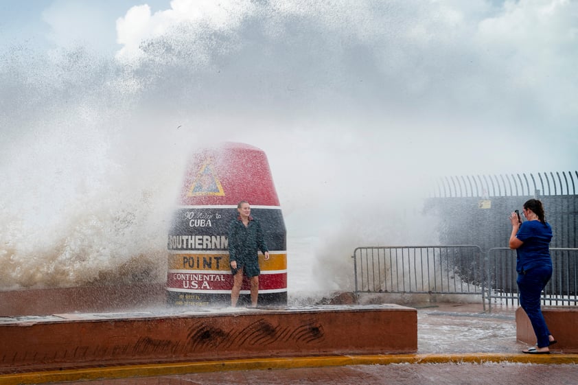 Huracán Idalia se fortalece en el Golfo de México