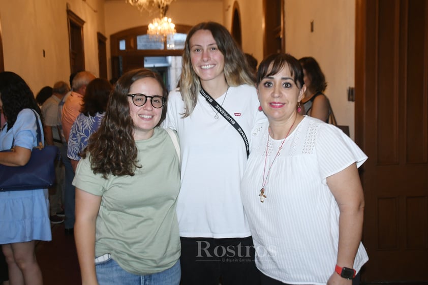 -Patricia, Janete y Nelda.