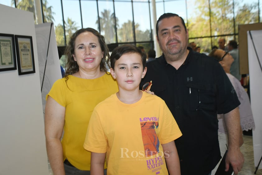 -Alejandra Ramos, Amadeo y Kristian Hernández.