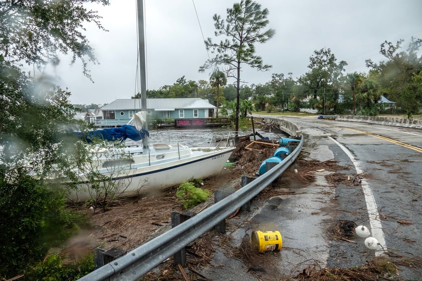 Huracán Idalia deja sin luz a hogares en Florida