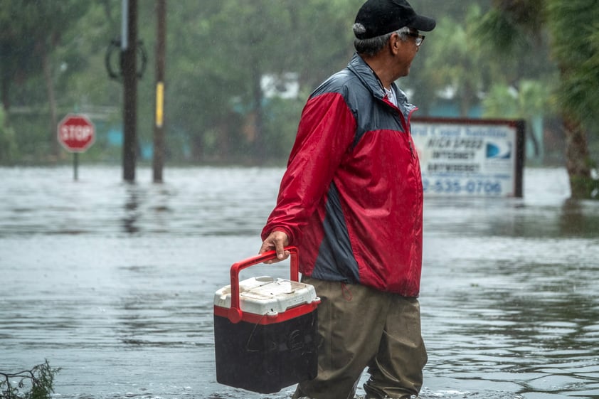 Huracán Idalia deja sin luz a hogares en Florida