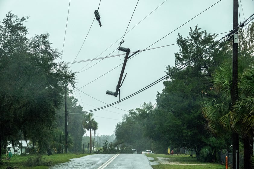 Huracán Idalia deja sin luz a hogares en Florida